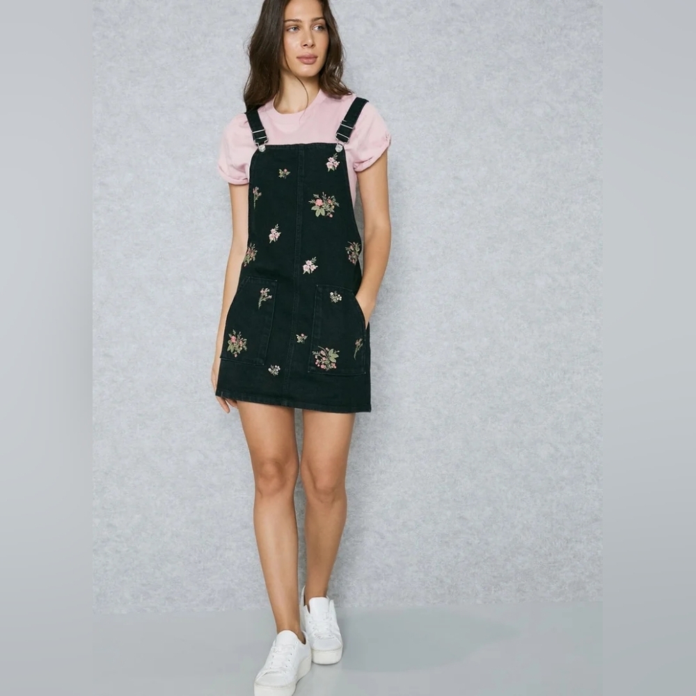 Topshop MOTO black denim floral embroidered pinafore dress.
